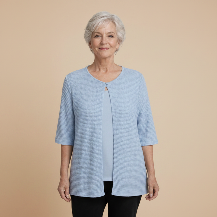 Élégance Douceur : Boléro Bleu Texturé pour un Style Raffiné